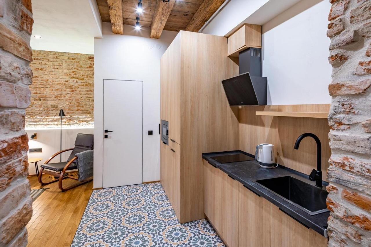 Onlviv Apartments Rynok Square 18 Four Exterior photo